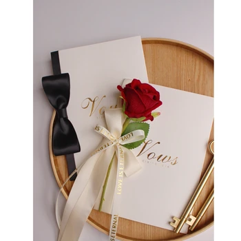 1 чифт креативни картички с клетва, 300 г на специална хартия с горещ релефни и вдлъбнати процес, покритие във формата на цвете розата, книгата клетви, сватбена декорация, сувенири